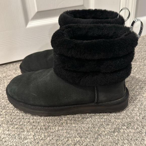 Classic Black Uggs with Fur - Picture 4 of 4